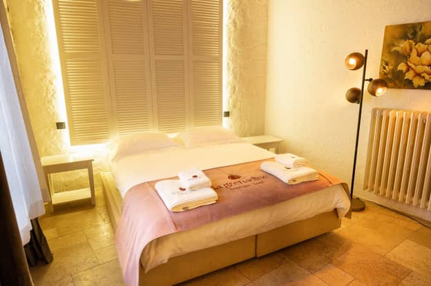 Kara Manzaralı Deluxe Oda